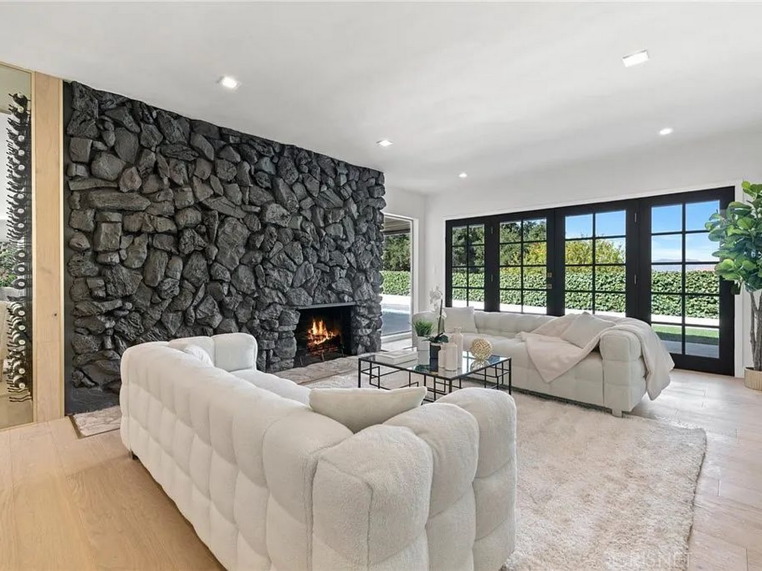Factors to consider when choosing a home staging company near me